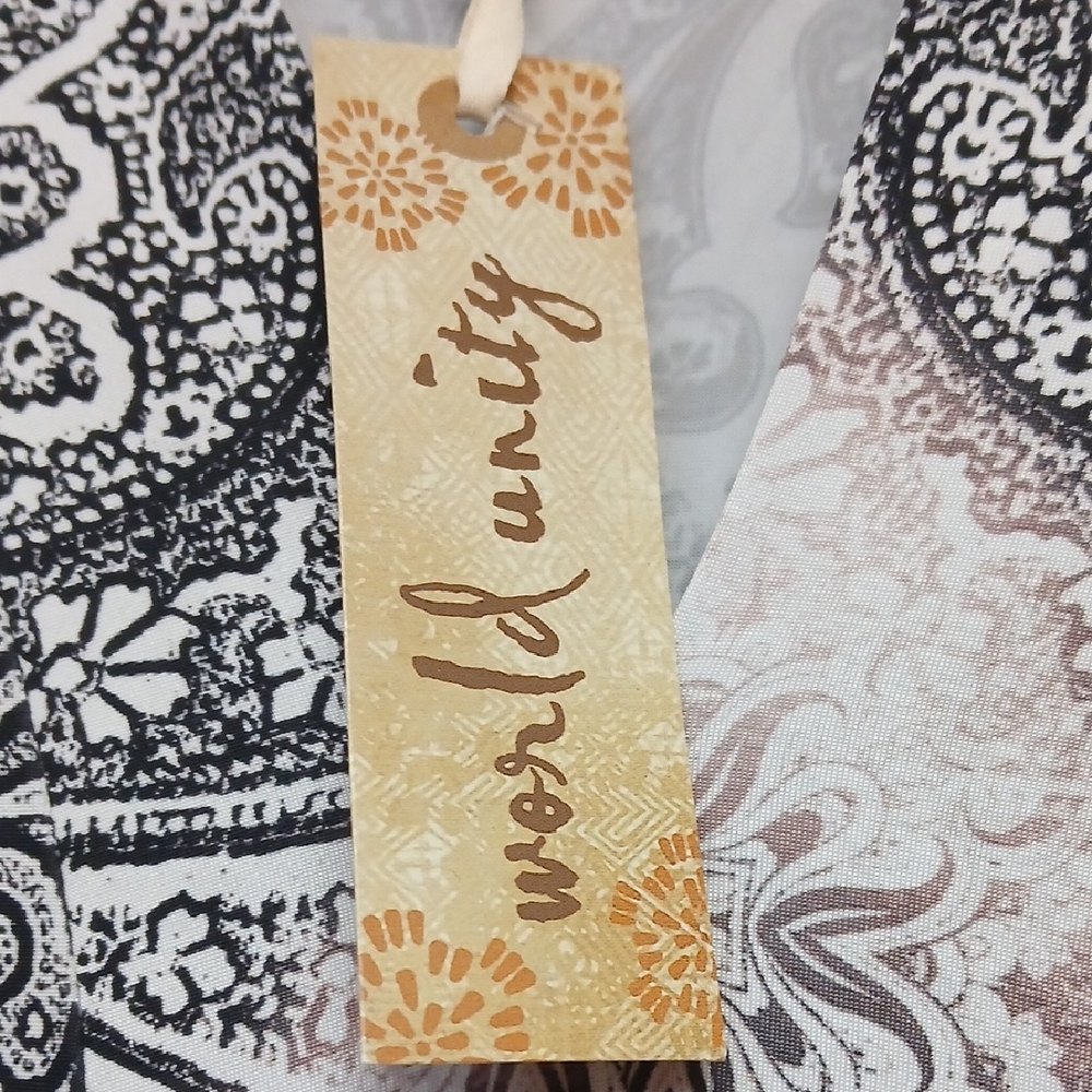 Sleeveless Black & White Paisley Maxi Dress - Women - Picture 2 of 6